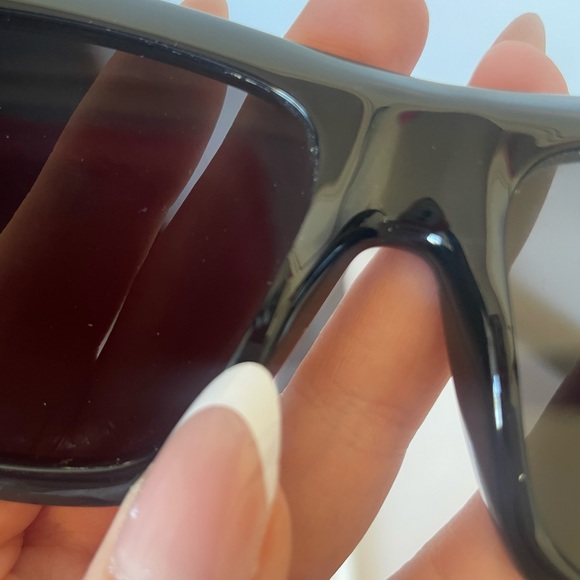 Black Gucci Logo Sunglasses - Picture 8 of 13